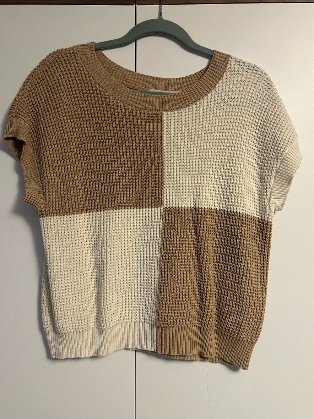 Francesca's Collections Cream & Tan Colorblock Short Sleeve Knit